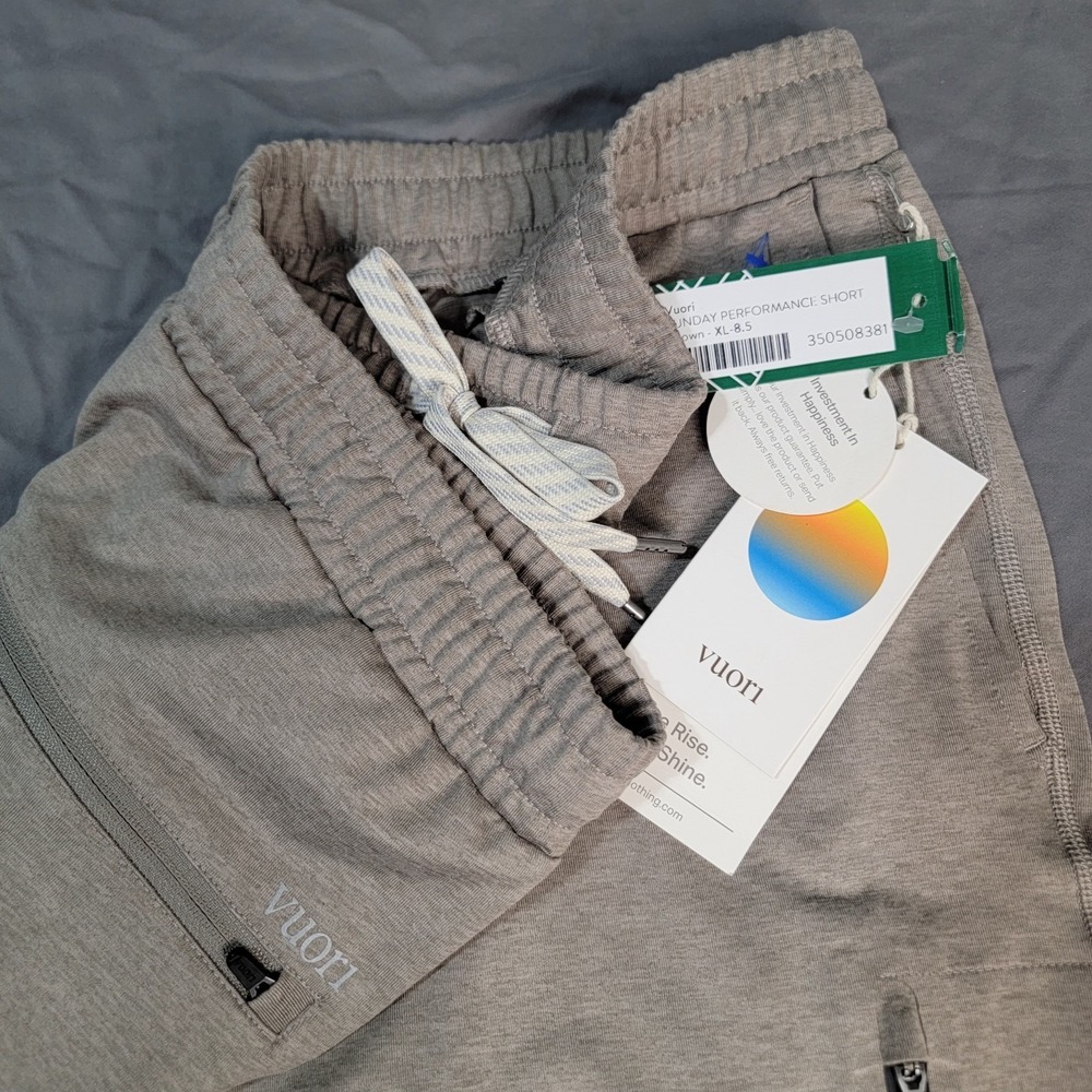 New Vuori Sunday Performance Shorts Mens XL 8.5" Inseam Mocha Heather NWT